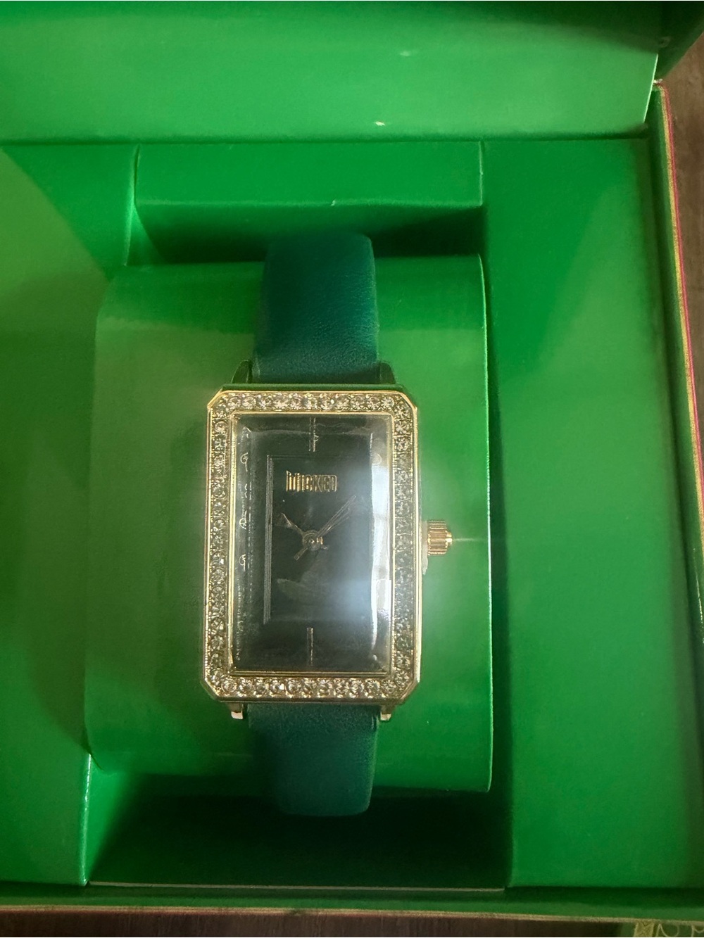 Universal Gold-Tone Rectangular Watch with Green Strap - Picture 5 of 8